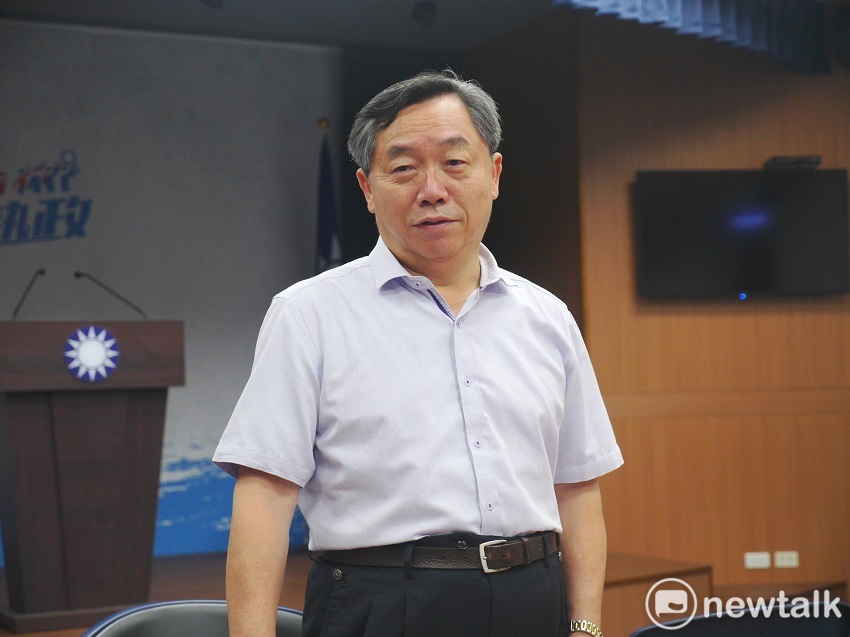 國民黨行管會主委邱大展下午在常會上，特別就「政黨法對本黨的不動產影響及行政執行署執行拍謝本黨的因應方案」專案報告。 圖：趙婉淳／攝