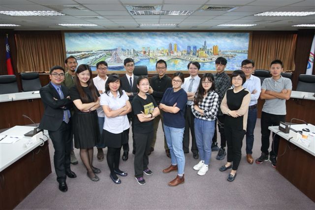 高雄市政府青年事務委員的組成非常多元，19名對外遴聘青年來自不同領域的青年代表，將為廣大青年搭起實踐的舞台。 圖：高雄市政府/提供