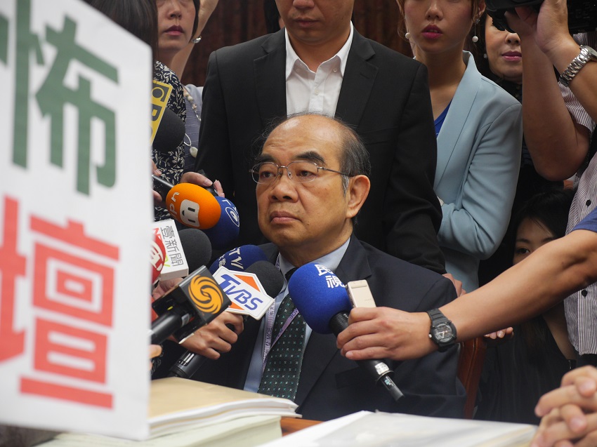 立法院教育文化委員會今天邀請教育部長吳茂昆、體育署長林德福列席，就「私立大專校院轉型及退場面臨之問題與對策」暨「教育部主管預算凍結案」進行專題報告，並備質詢。 圖：新頭殼照片