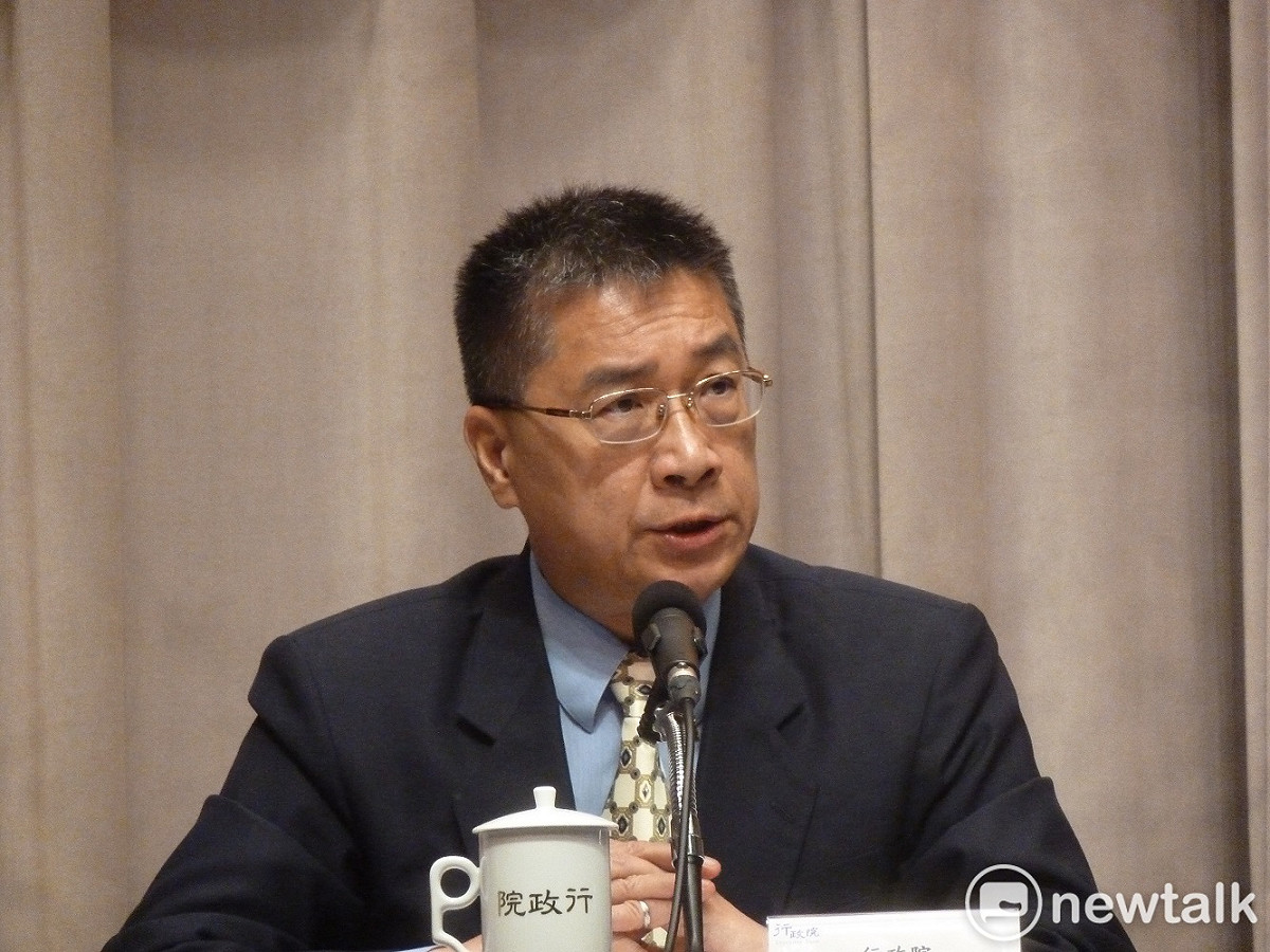 行政院發言人徐國勇今（24）天在行政院會後記者會中強調，「對管中閔來說，不可以用別人的違法，來主張自己的違法就是正當的。」 圖：謝莉慧/攝