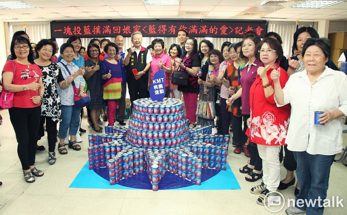 黨部主委楊敏盛表示，桃園市黨部自今年2月起財務獨立，僅靠黨費、小額捐款支撐，面對年底大選希望支持者能「一塊投藍」，讓桃園藍天再現。 圖：林昀真/攝