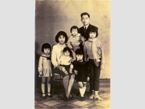 陳勤全家福照，右一是陪她坐牢的長女。 圖：陳勤/提供