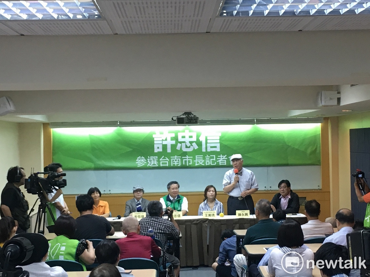 前民進黨立委許忠信今（27）日於台北宣布參選台南市長，專欄作家王美琇、凱校校長金恆煒、羅東聖母醫院院長陳永興、台灣關懷中國人權聯盟理事長楊憲宏、前台聯立委葉津鈴等台派人士到場聲援。 圖：黃韋銓/攝