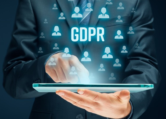 歐盟個資法 GDPR 的生效，對各大科技企業帶來全新的問題，但也保障了使用者對個資的使用權。 圖：翻攝自shutterstock