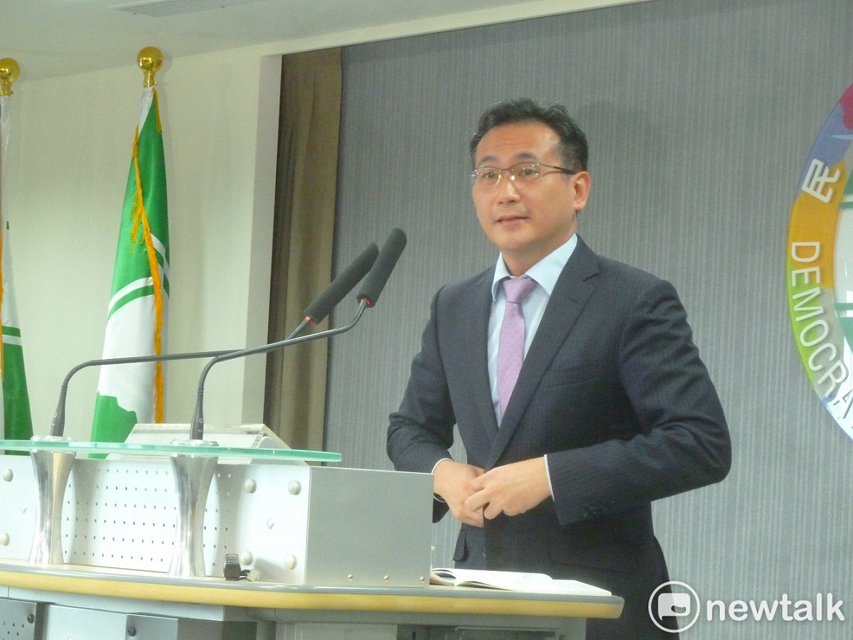 民進黨發言人鄭運鵬今(28)日表示，選對會建議中央黨部徵召立委姚文智參選台北市長，幕僚單位並將擬具綜合評估報告，建請黨主席蔡英文提名。 圖：謝莉慧/攝