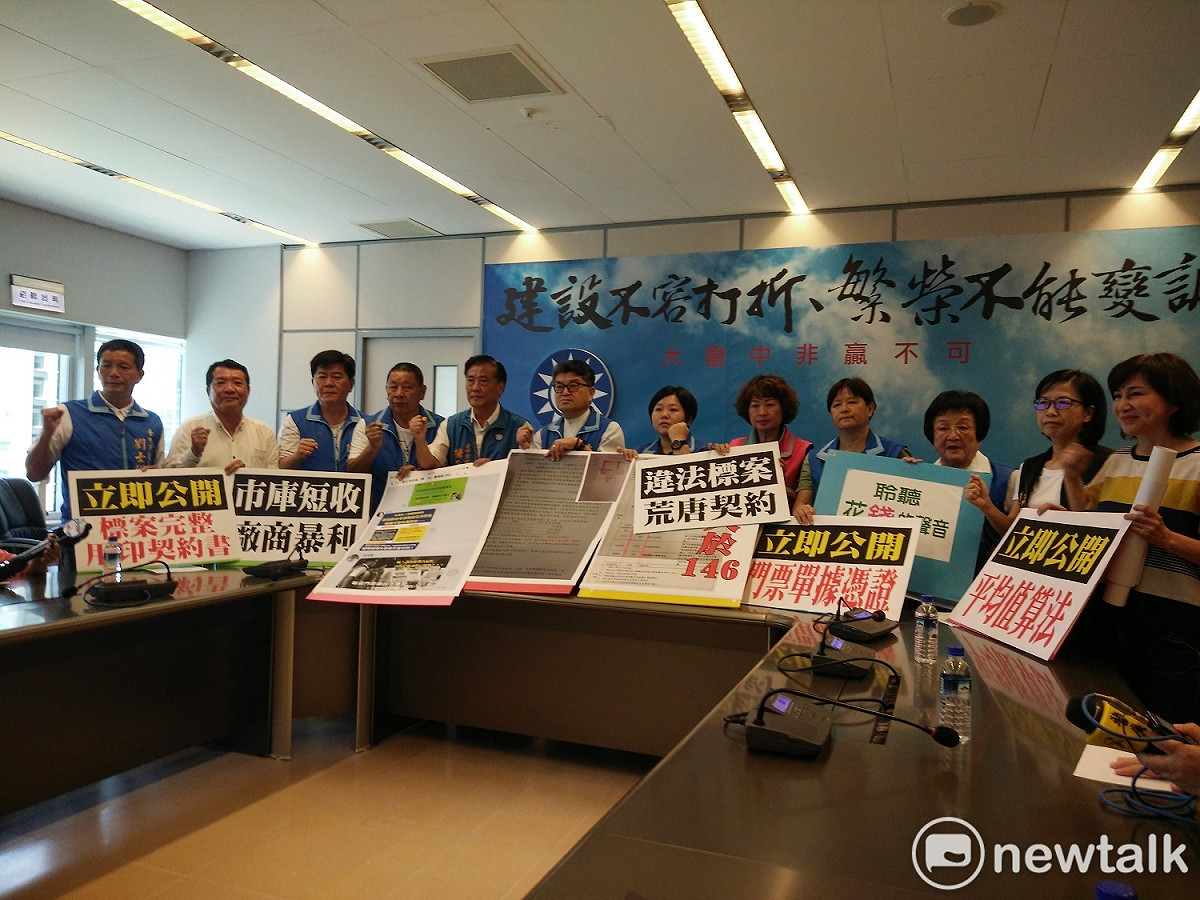 台中市議會國民黨團舉行記者會，指台中市政府圖利花博票務廠商。 圖 : 唐復年/攝