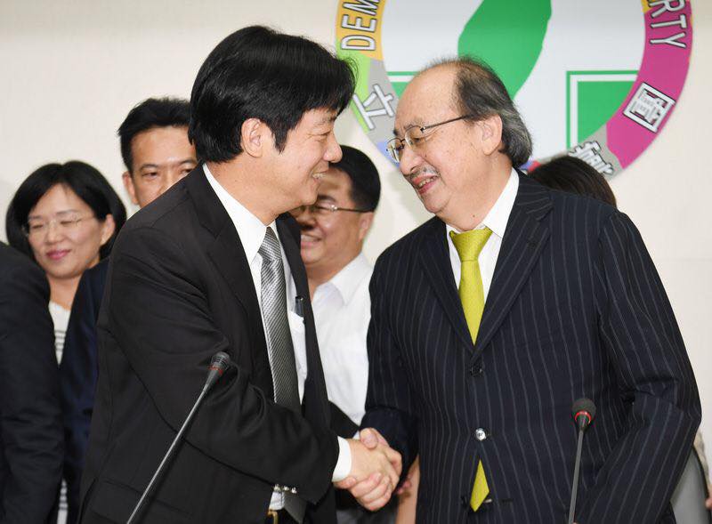 民進黨團總召柯建銘今（28）日表示，行政院長賴清德晚間邀各部會討論基層警察加薪案，會中達成共識， 圖：翻攝柯建銘臉書