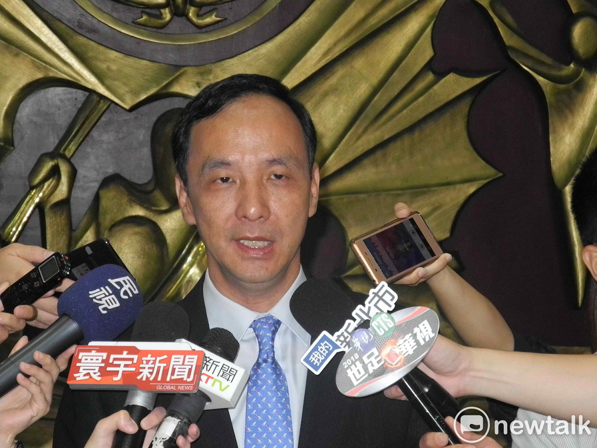 朱立倫在新北市議會回應吳茂昆請辭，呼籲執政黨局設法挽回大家對教育及校園自主的信心。 
                                                                    圖：王峻昌/攝