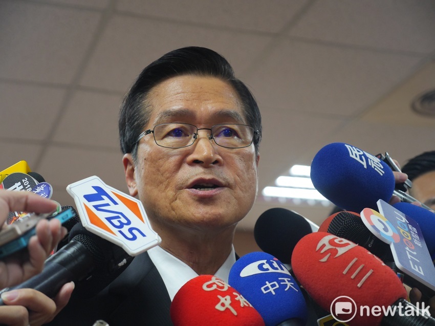國防部長嚴德發今天赴立院外交及國防委員會專案報告與備詢。 圖：趙婉淳／攝