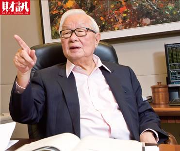 台積電董事長張忠謀在接受《財訊》獨家專訪時表示，未來中美是否會落入舊霸權壓制新強權的陷阱，才是長期影響全球局勢的大事。 圖 : 財訊/提供