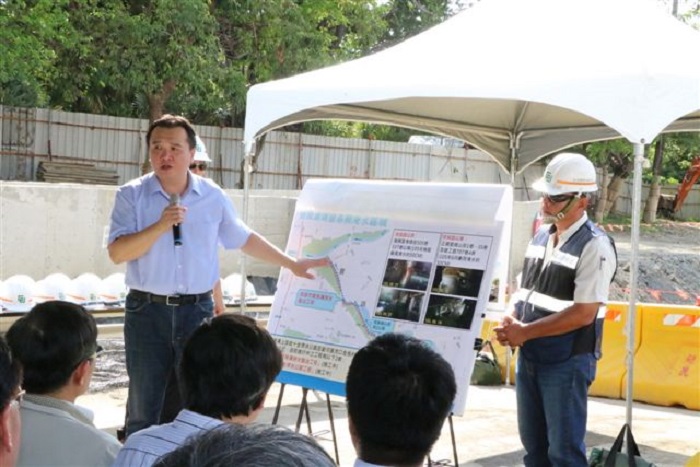 高雄市代理市長許立明表示，全長約1450公尺整治工程，將可擴大通水斷面、提升渠道排水功能，有效改善汛期時鄰近地區淹水情形。 圖：高雄市政府/提供