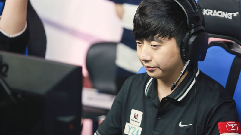 南韓今（31）日公布了本屆亞運《英雄聯盟》項目的出賽選手，除中路毫無懸念的由 Faker 擔當以外，上路 Kiin、下路 Ruler、CoreJJ以及打野 Peanut、Score 也都成為榜上名單。圖中為打野老將Score。 圖：翻攝自 ESPN