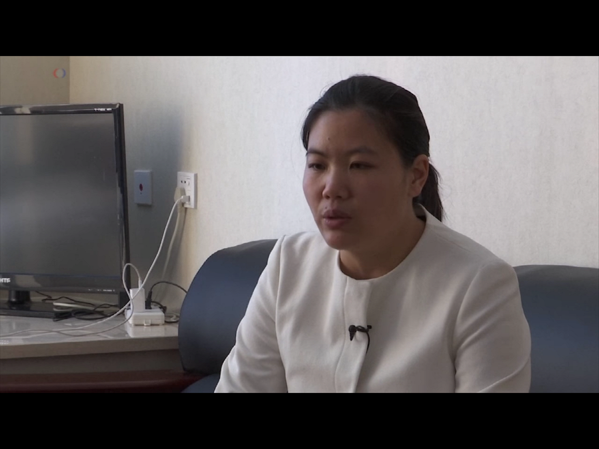 梅克爾與他們就中國的人權問題交換意見，據稱，這是「六四」事件以來，西方國家領導人首次在訪中期間，會見突破當局封鎖的中國人權活動人士。圖為許豔今年1月接受美國之音採訪，談到余文生被逮捕的經過。 圖：翻攝自Youtube