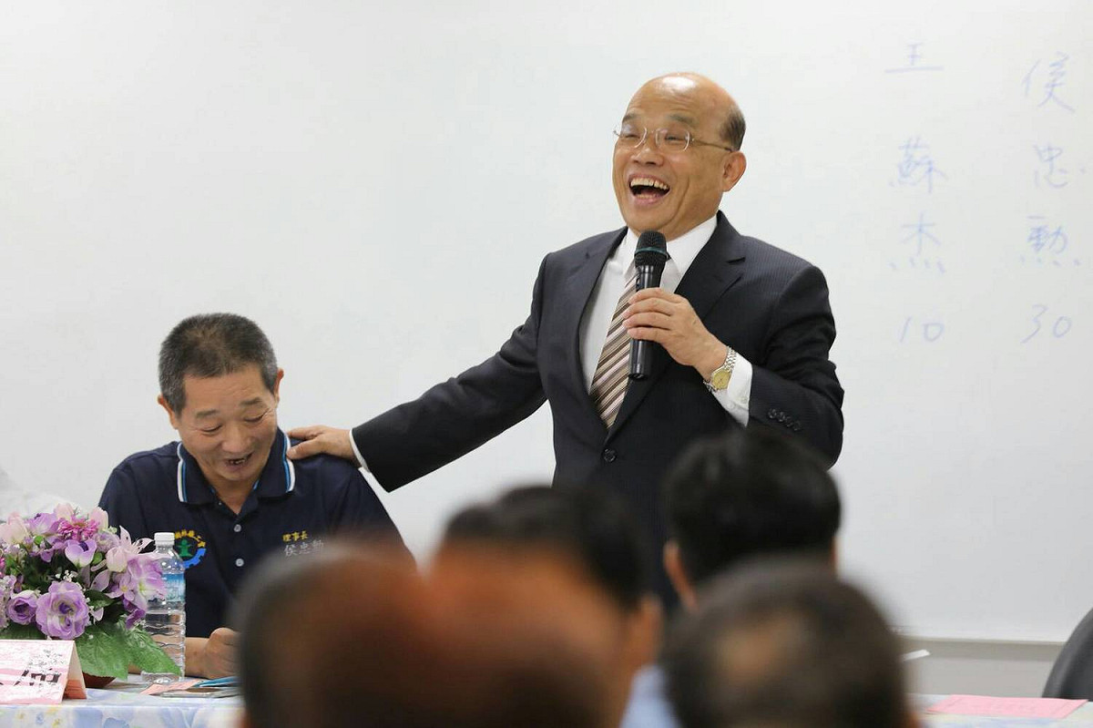 蘇貞昌認為新北市府罔顧弱勢勞工家庭權益，「下肥料不如換叢」，強調是時候該換人做做看了。 圖:蘇貞昌競選辦公室/提供