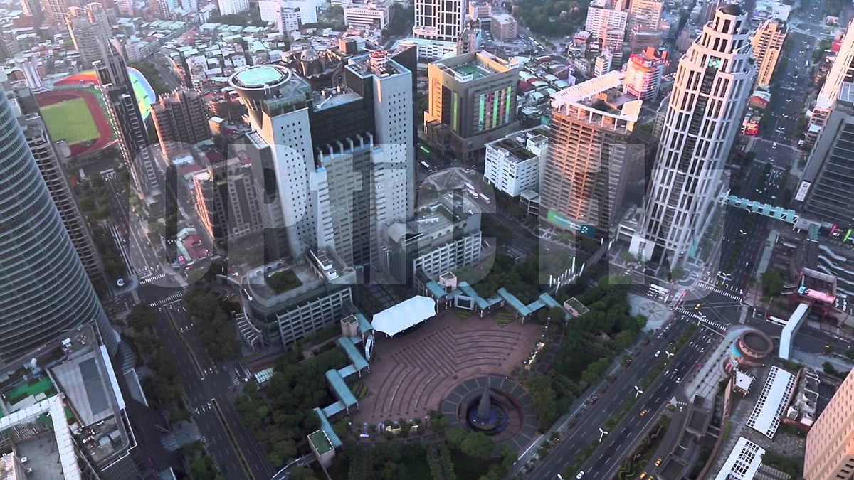 新北市長朱立倫今 (1) 日在議會答詢時表示，市府提供市民租金補貼，補貼戶數到年底可達1萬5,000戶。 圖 : 翻攝自youtube