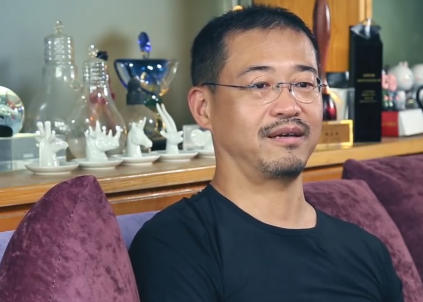 在臉書上發表仇女言論的名醫詩人陳克華，引發網友撻伐。他最膾炙人口的一首詩，應該就是藍營多年來競選時的御用主題曲〈台北的天空〉。 圖：翻攝Youtube