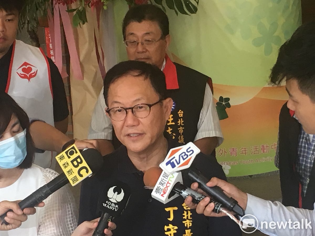 台北市長柯文哲稱獲得妻子同意貸款2千萬當作競選經費，國民黨台北市長參選人丁守中指柯文哲明明掌握龐大市政資源，嘲諷「太假了！」。 圖：新頭殼資料照片