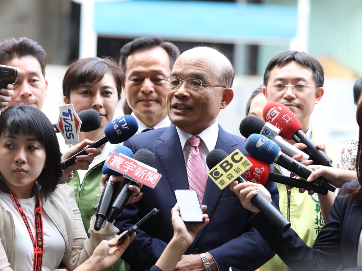 蘇貞昌親上火線澄清新北債務爭議，呼籲侯友宜不要狀況外還造謠，希望侯能「懸崖勒馬」。 圖 : 蘇貞昌競選辦公室/提供