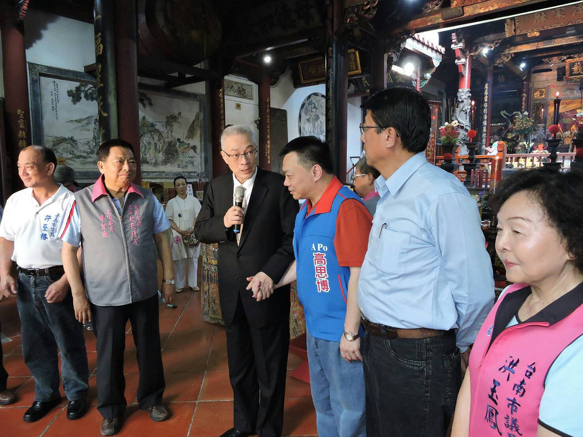 國民黨主席吳敦義南下台南，為國民黨提名台南市長參選人高思博拉抬聲勢。 圖：黃博郎攝