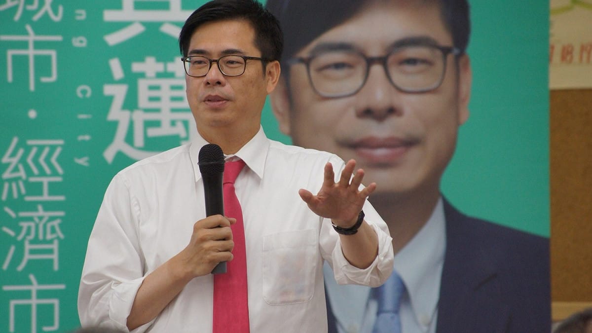 民進黨提名高雄市長參選人陳其邁今 (4) 日繼續第二天的請益之旅，上午在鳥松區農會、下午到旗山新光社區活動中心舉辦「智慧城市、經濟首都」政見會。 圖 : 陳其邁競選辦公室/提供