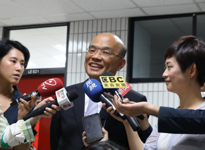 蘇貞昌建議黨內要多尊重前副總統呂秀蓮，多和她溝通，也拜託呂副總統，「多給民進黨一些包容，讓民進黨好。 圖：蘇貞昌競選辦公室/提供