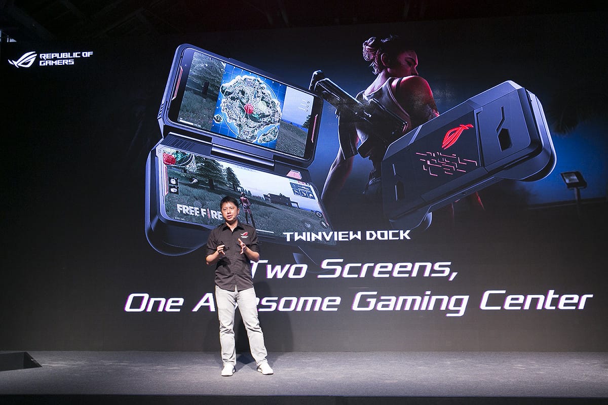 ROG Phone可搭配多種獨特且強大的擴充配件，其中還可提供雙螢幕手持模式的 TwinView Dock 。 圖：華碩公司提供
