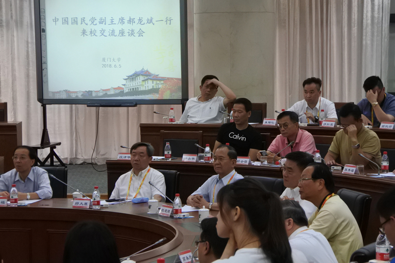 中國國民黨副主席郝龍斌一行5日參訪廈門大學，與台籍師生座談。他會後受訪時，闡述自己提出的兩岸新三通，即通學、通婚、通就業。 圖 : 中央社