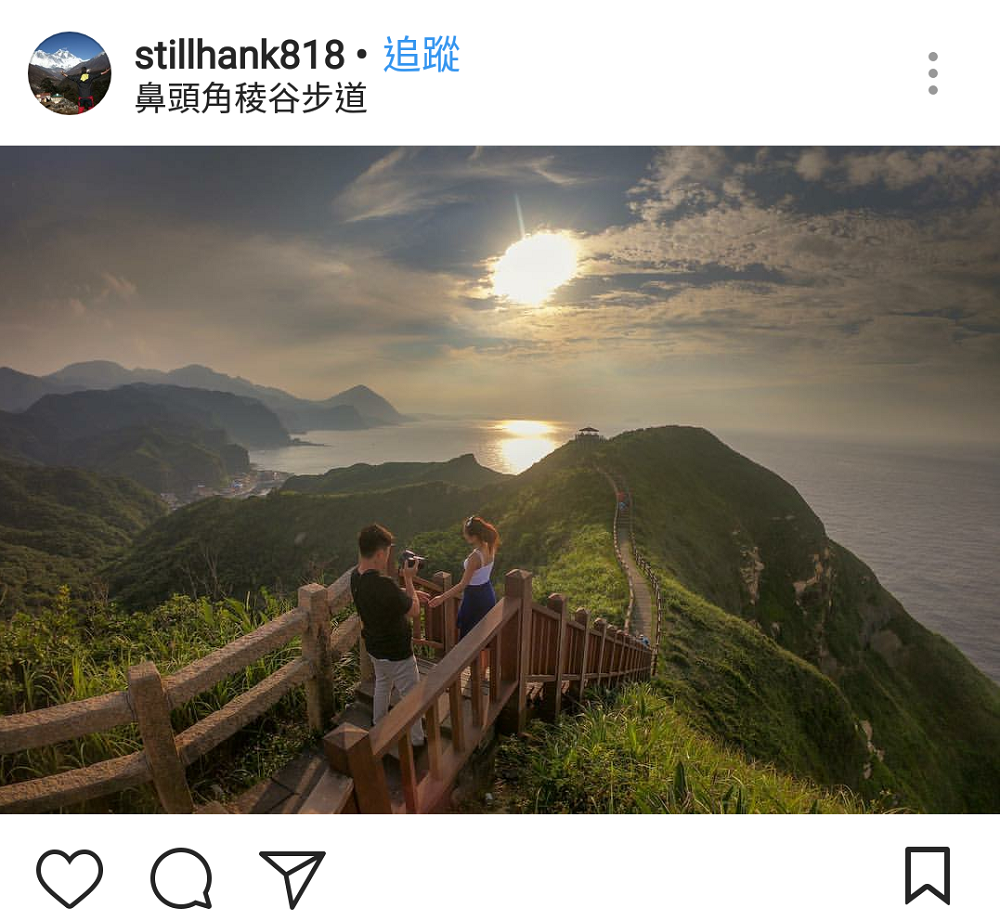 最後絕美夕陽取景地，搭公車往福隆791路線的鼻頭角稜谷步道，全程1.1公里是石子階梯式，整條步道隨著稜谷山脈的起伏坡度，每一個轉角都有不同視野的驚奇發現！ 圖：翻攝自instrgram／stillhank818 開放權限
