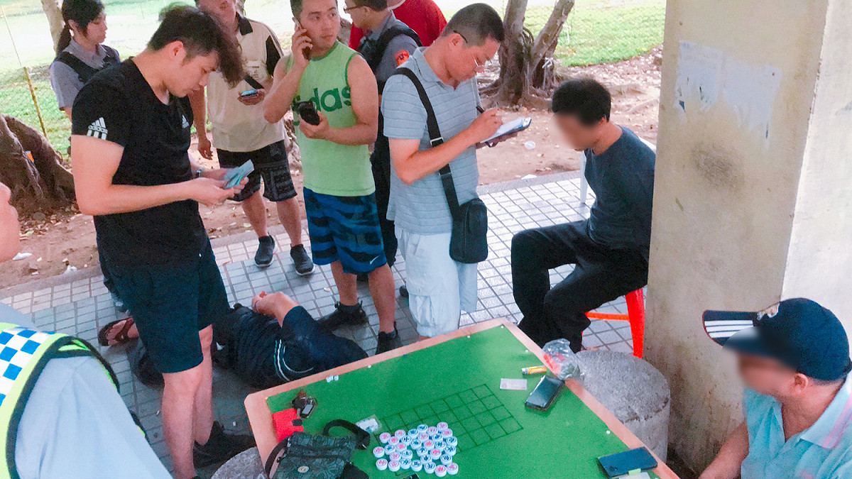 警方表示，現在抓賭還要先跟詐賭集團鬥智，偽裝成一般民眾藉機靠近才能一網打盡。 圖:中壢警分局/提供