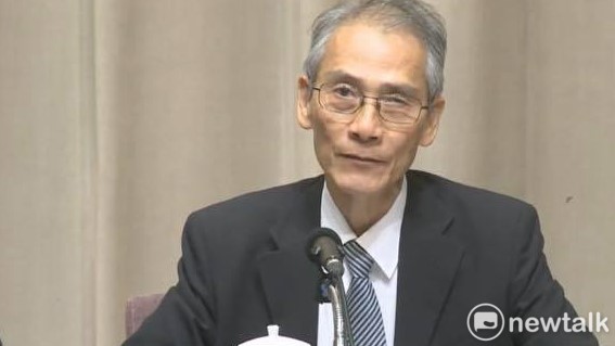 中央氣象局長葉天降今（7）日表示，將在今年颱風警報期間，颱風直接侵襲的前一日晚間7時，召開視訊會議與縣市首長連線。 圖：謝莉慧/攝