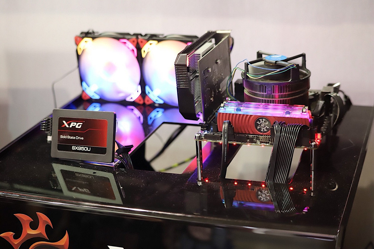 液冷 RGB 記憶體 SPECTRIX D80 ，在電腦展上引發熱議。 圖：陳宣如/攝