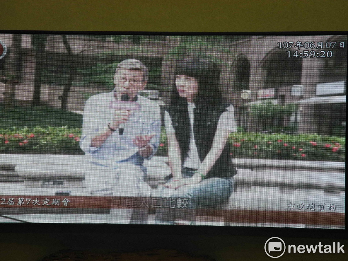 定居林口的香港演員兼導演馮淬帆，接受蔡淑君採訪時暢談對林口的感受。                                        
 圖：王峻昌/攝