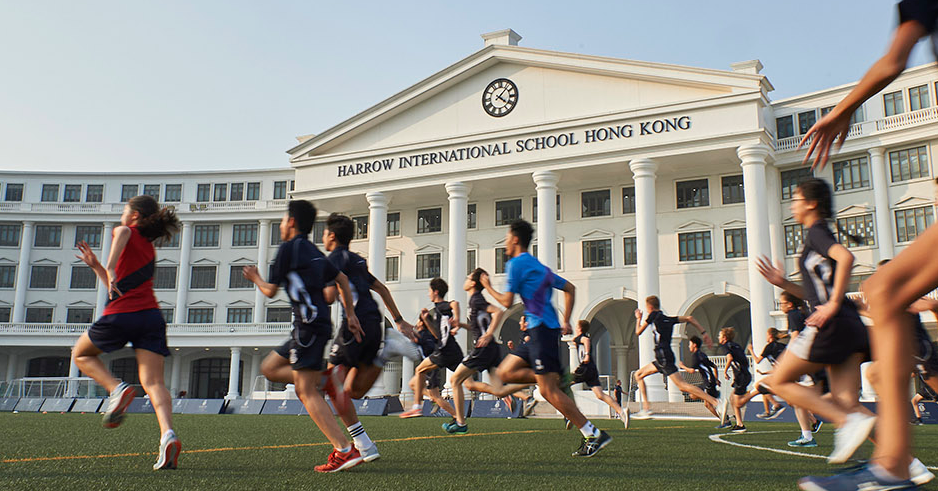 英國著名學府哈羅香港國際學校提供英式獨立學校教育，該校有幼稚園至中學13年的學生。 圖：翻攝哈羅香港國際學校官網