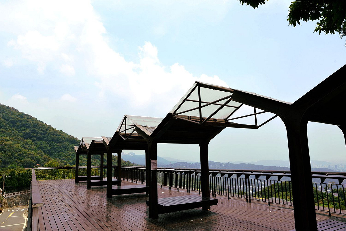 四季長廊可遠眺關渡平原，一日提案輕旅就到北投去吧！ 圖：台北市工務局提供