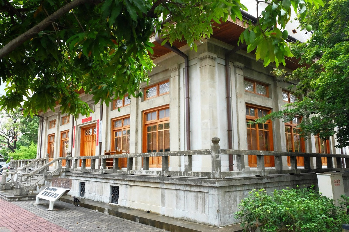 北投代表女巫的意思，溫泉、兒童樂園、公園、各式建築讓北投彷彿是本珍貴文獻，透過探訪新北投車站、衛戌醫院、中心新村等周邊景點，一覽在地風光。 圖：文化部／提供