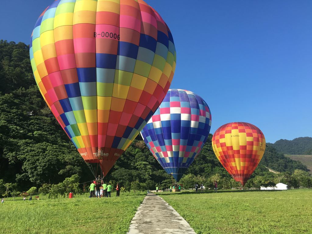 這個夏天想搭上熱汽球遨遊天際嗎？在石門水庫南苑生態公園就能實現夢想！ 圖：桃園觀光導覽網／提供