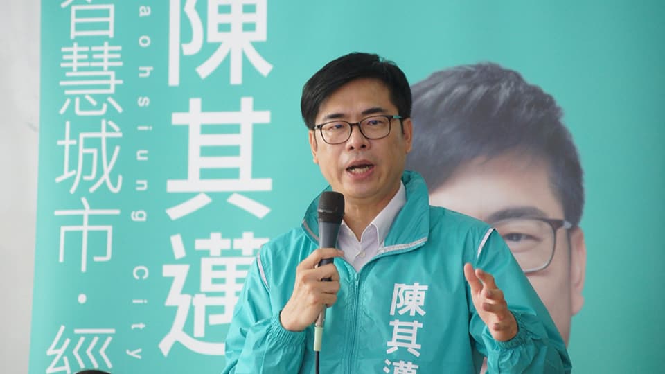 民進黨高雄市長參選人、立委陳其邁今（8）日走訪湖內、燕巢時表示，農、漁民大小事，中央和地方政府一定會負起責任。 圖：陳其邁辦公室/提供