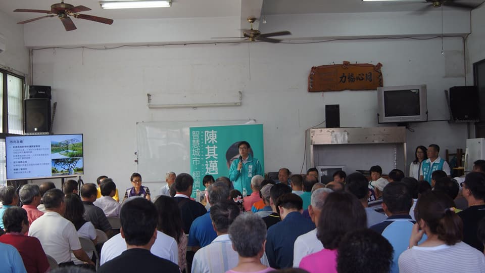 陳其邁前往湖內農會、燕巢東燕社區活動中心，強調會義不容辭跟農、漁民站在一起。 圖：陳其邁辦公室/提供