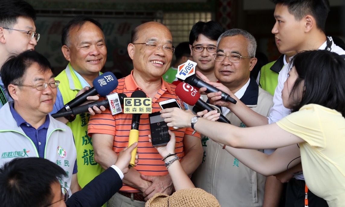 蘇貞昌9日上午出席新北市鶯歌巧端午衝衝衝龍舟賽，會前也接受媒體訪問。 圖：蘇貞昌辦公室提供