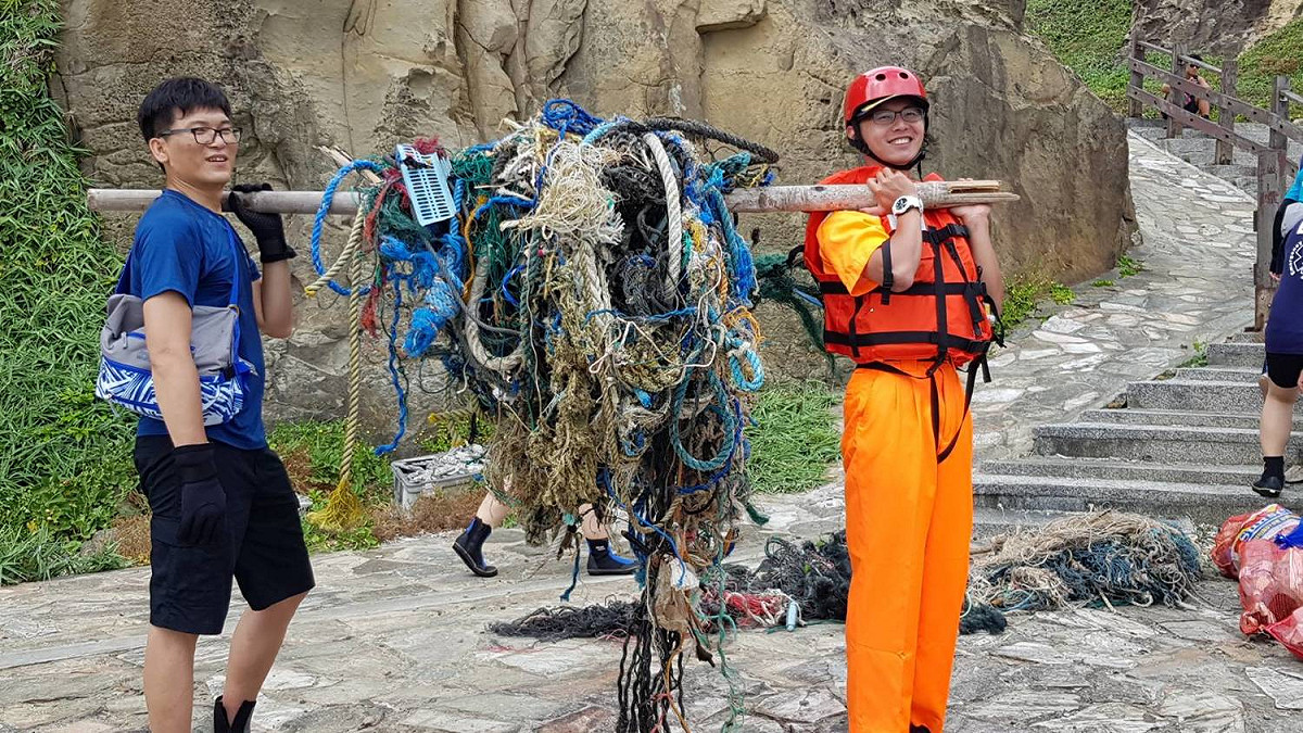 基隆市環保局也響應無塑生活，今(9)日在和平島公園舉辦淨灘。 圖：基隆市環保局/提供