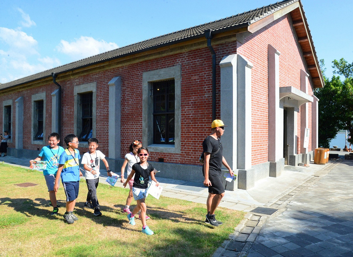 新北市立淡水古蹟博物館每年都會夏令營活動，今年營隊主題「勇闖淡古城x小小戰士攻礮臺」，將突破以往的活動形式，首度舉辦刺激的鐳戰體驗！ 圖：新北市立淡水古蹟博物館/提供