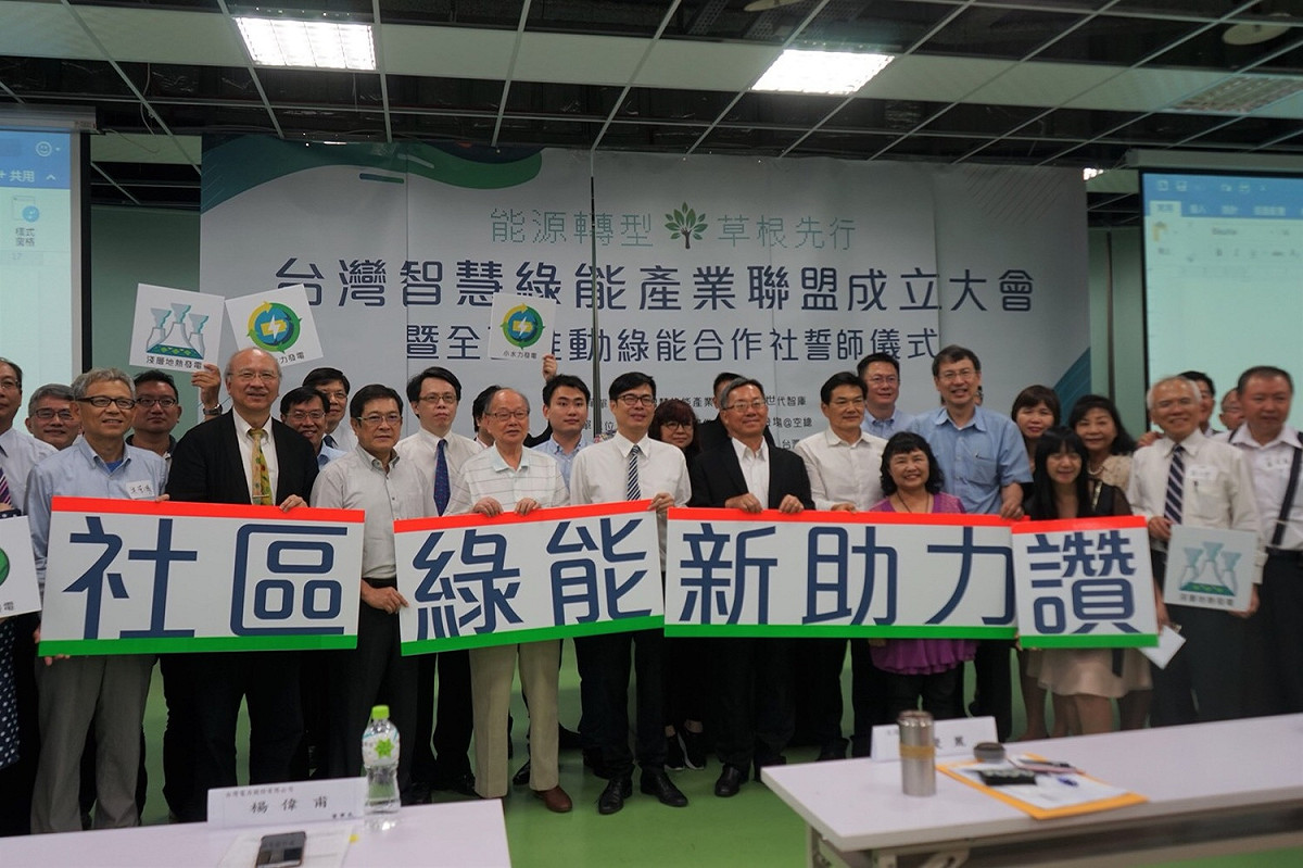 他期盼市府將扮演孵化器、投資者的角色，形成完整的綠能產業鏈。並以高雄成為亞熱帶智慧綠能的實驗場域，未來更可成為輸出的完整解決方案，成為東南亞智慧綠能產業的示範城市。 圖：陳其邁辦公室/提供
