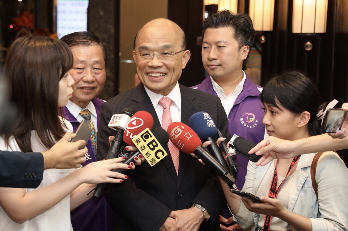 蘇貞昌認為A7住宅污染已經兩年了，現在事情已經解決了就很好，不必再噴口水了。 圖：蘇貞昌競選辦公室/提供