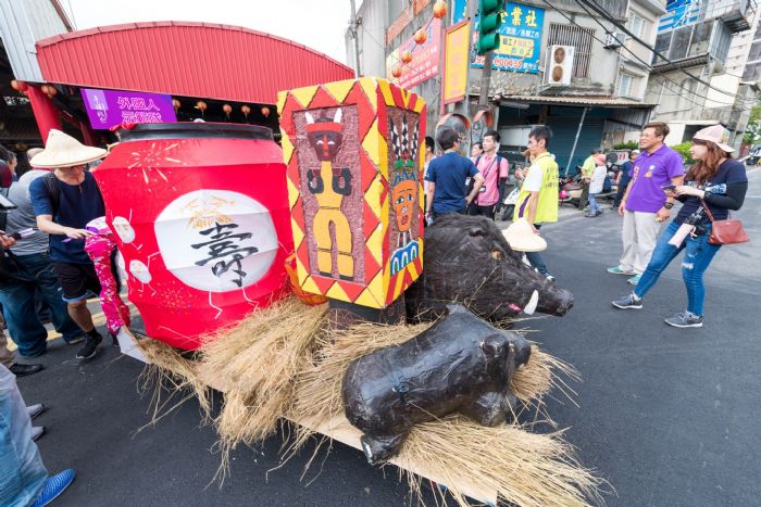 平鎮褒忠祠（義民廟）除供奉戴潮春、林爽文等事件時的義民先骸，也包括1895年時犧牲的先民遺骸，義民爺不只是祭祀一個人，而是向一群充滿客家硬頸精神的英勇客家人致敬。 圖：桃園市政府/提供