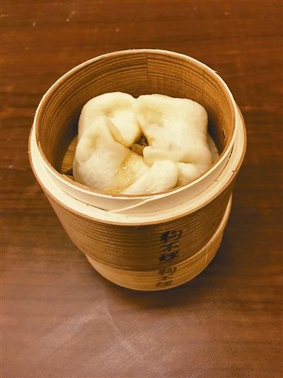狗不理集團黨委副書記于慶輝說，普京做的包子，沒有被吃掉，公司為了「珍藏」，特別用3D列印「複製」一個留存。 圖：翻攝自網路