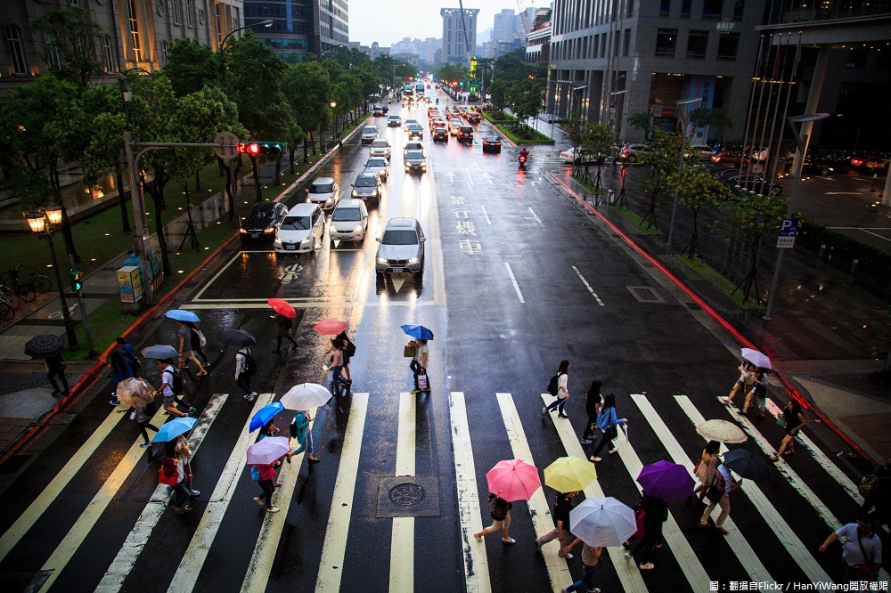中南部今(3)仍持續受到西南風影響，嚴防局部大雨或豪雨的發生，留意淹水及低窪地。 圖：翻攝自Flickr／HanYiWang開放權限