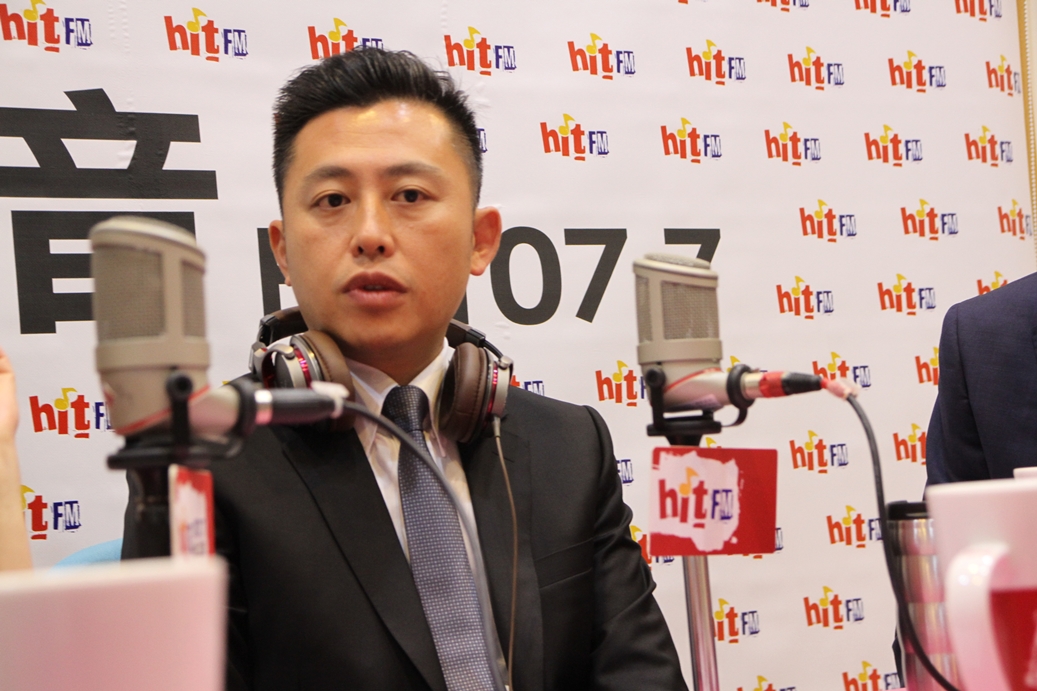 林智堅母雞帶小雞，坦言鄭朝方是「甜蜜的資產」，兩人是認識多年的好兄弟，從還沒踏入政壇兩人就是朋友了。 圖：蔻蔻早餐/提供