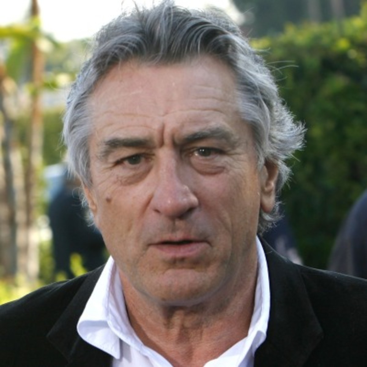 奧斯卡影帝勞勃狄尼洛（Robert de Niro）今天在第72屆東尼獎頒獎典禮飆髒話，在這項電視實況轉播的盛會咒罵美國總統川普。 圖　：　翻攝自biography.com