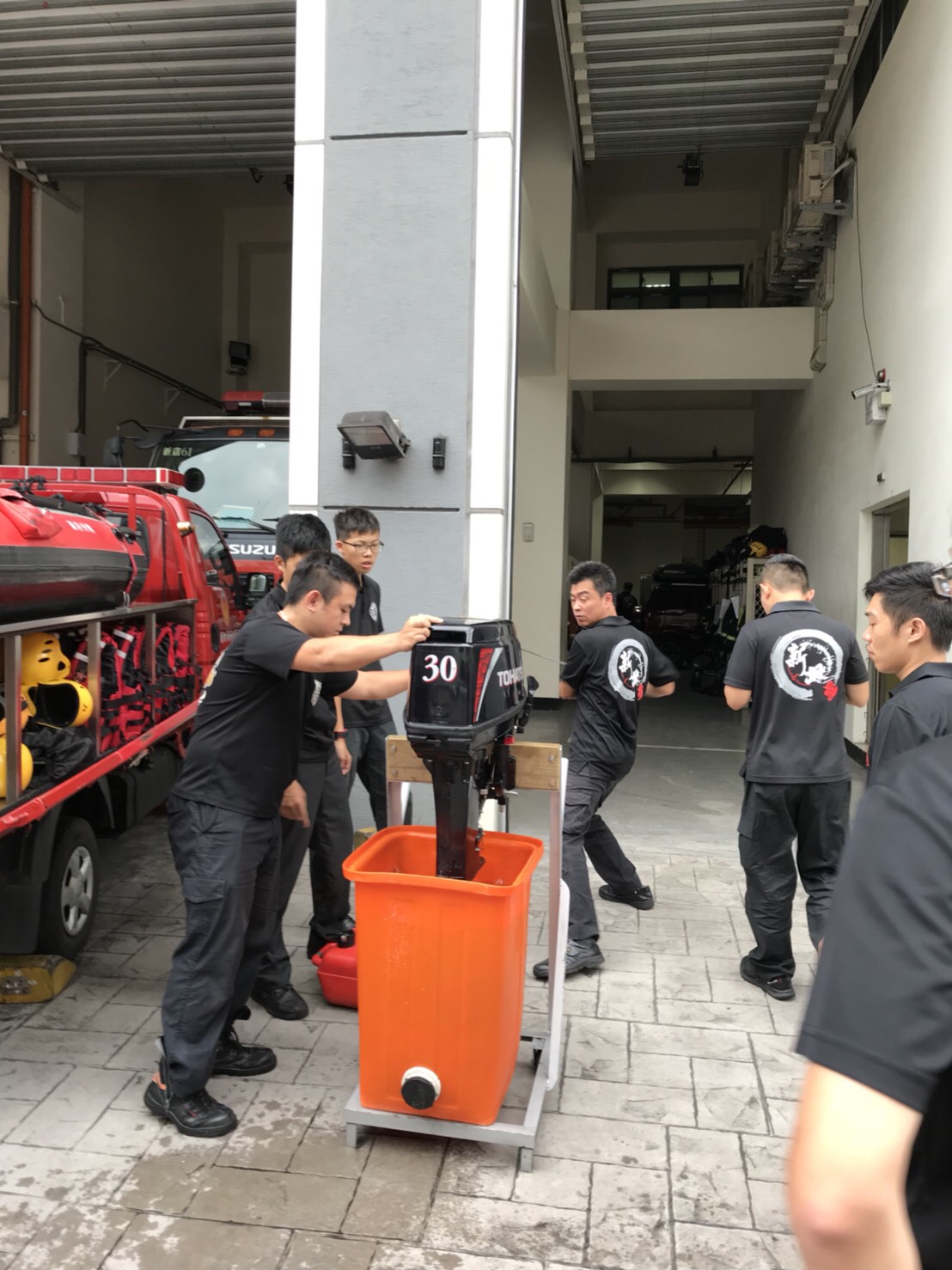 新北市5月30日防汛抽查消防局新店分隊船外機整備情形。 圖：新北市政府/提供