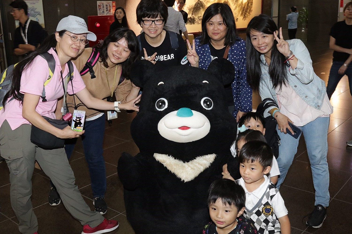 即日起到6月29日的熊讚主題館展區，展出熊讚的過去及未來，並展示與國際知名插畫家聯手的「BRAVO!BEAR Art Project」及未來可能推出的紀念商品，熊讚還會不定期現身主題館。 圖：台北旅遊網/提供